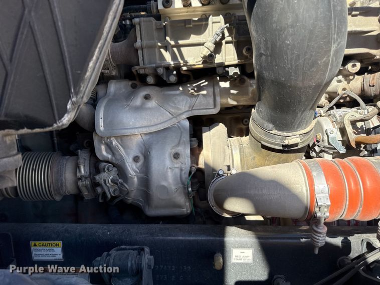 image for item ES5782 2021 Freightliner Cascadia 126 semi truck