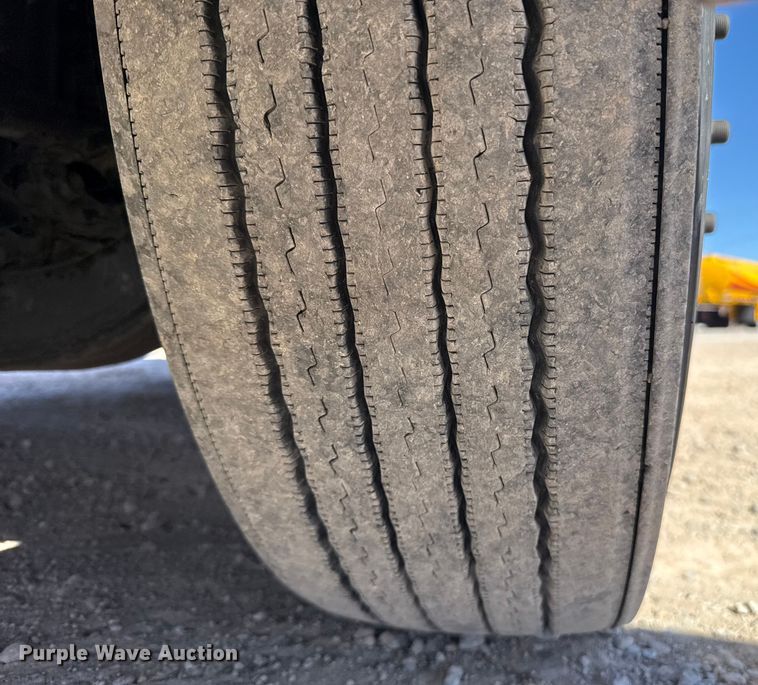 image for item ES5782 2021 Freightliner Cascadia 126 semi truck