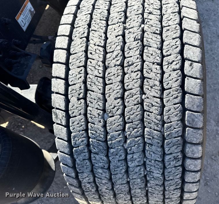 image for item ES5782 2021 Freightliner Cascadia 126 semi truck