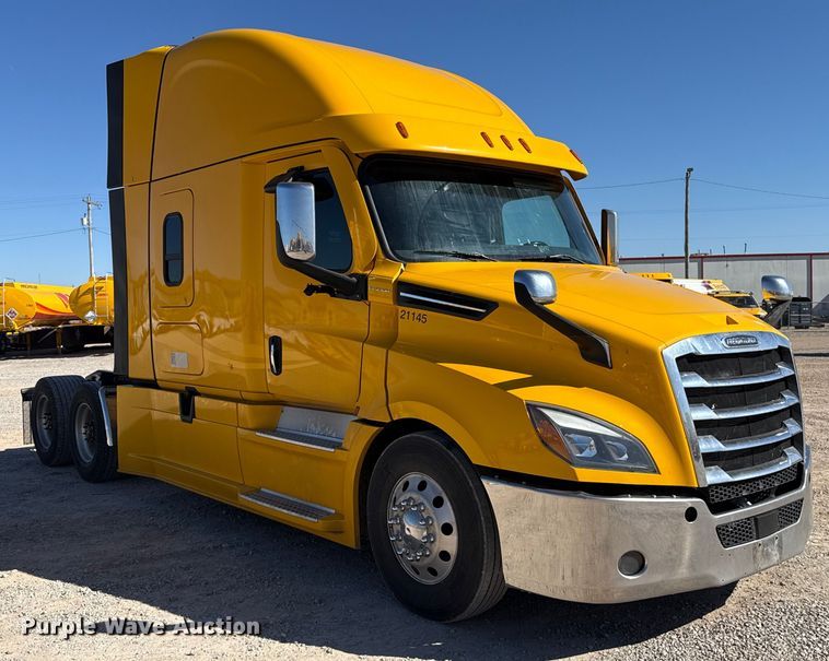 image for item ES5783 2021 Freightliner Cascadia 126 semi truck