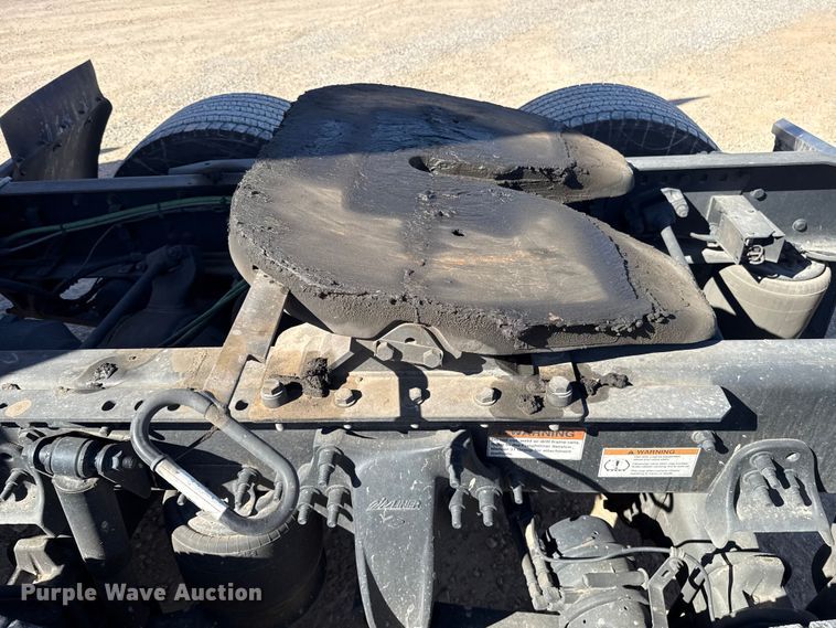 image for item ES5783 2021 Freightliner Cascadia 126 semi truck