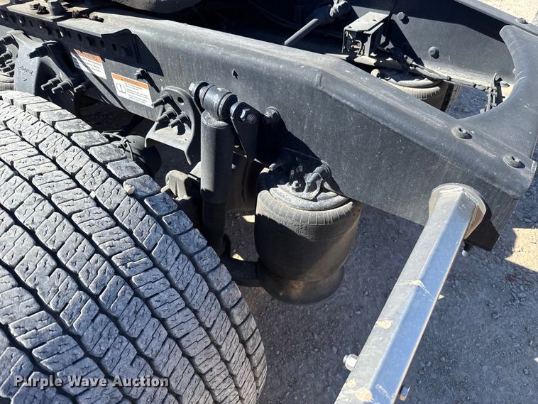 image for item ES5783 2021 Freightliner Cascadia 126 semi truck