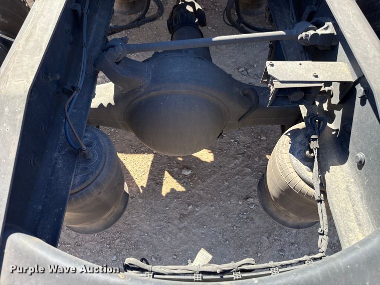 image for item ES5783 2021 Freightliner Cascadia 126 semi truck