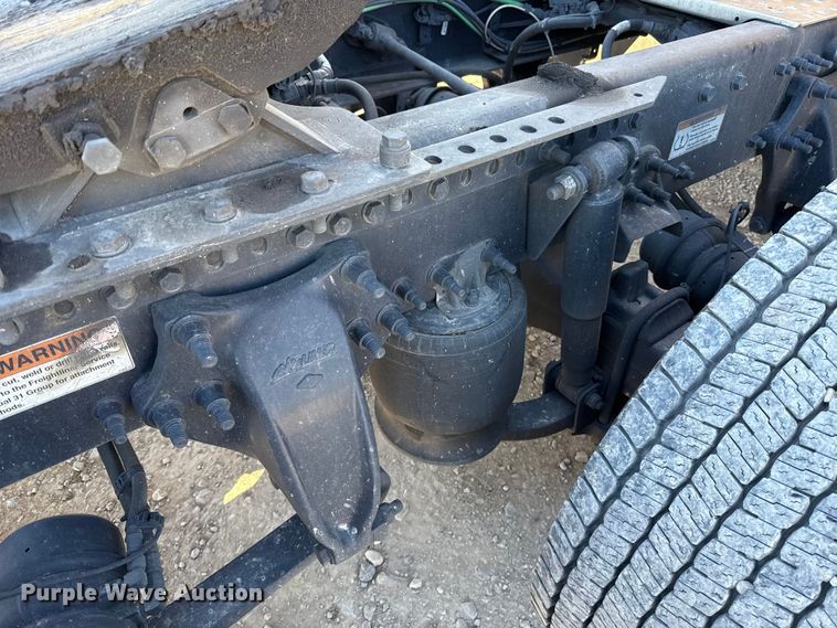 image for item ES5783 2021 Freightliner Cascadia 126 semi truck