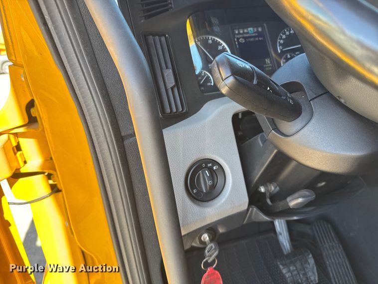 image for item ES5783 2021 Freightliner Cascadia 126 semi truck