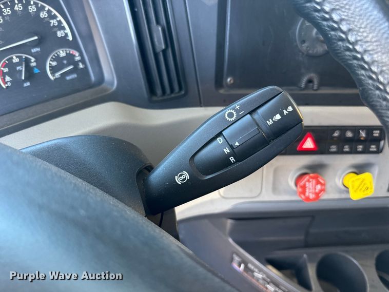 image for item ES5783 2021 Freightliner Cascadia 126 semi truck