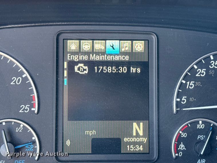 image for item ES5783 2021 Freightliner Cascadia 126 semi truck