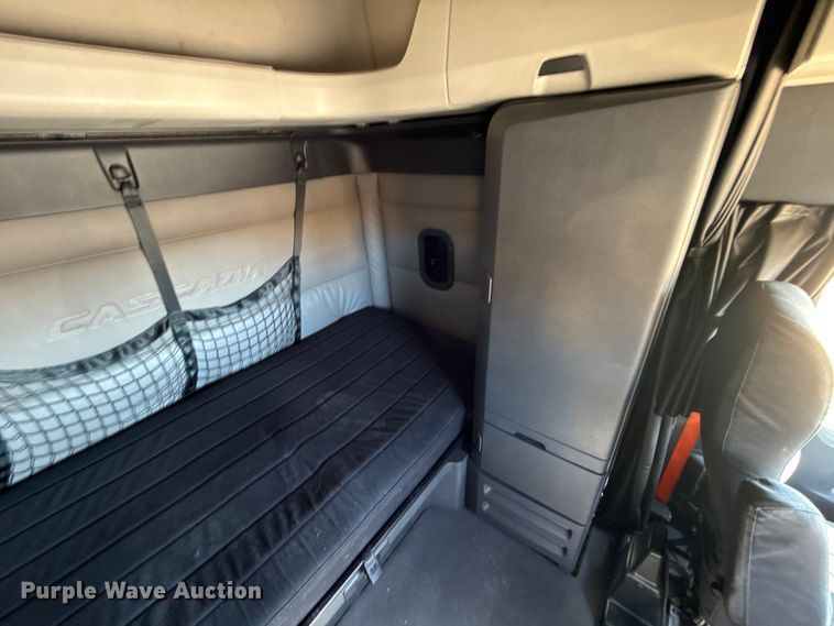 image for item ES5783 2021 Freightliner Cascadia 126 semi truck