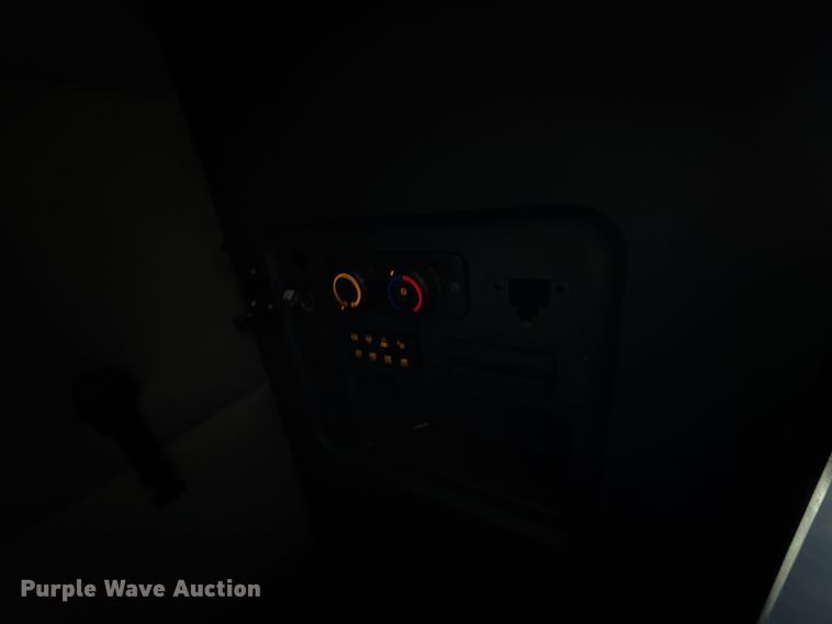 image for item ES5783 2021 Freightliner Cascadia 126 semi truck