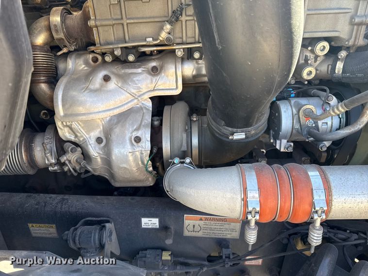 image for item ES5783 2021 Freightliner Cascadia 126 semi truck