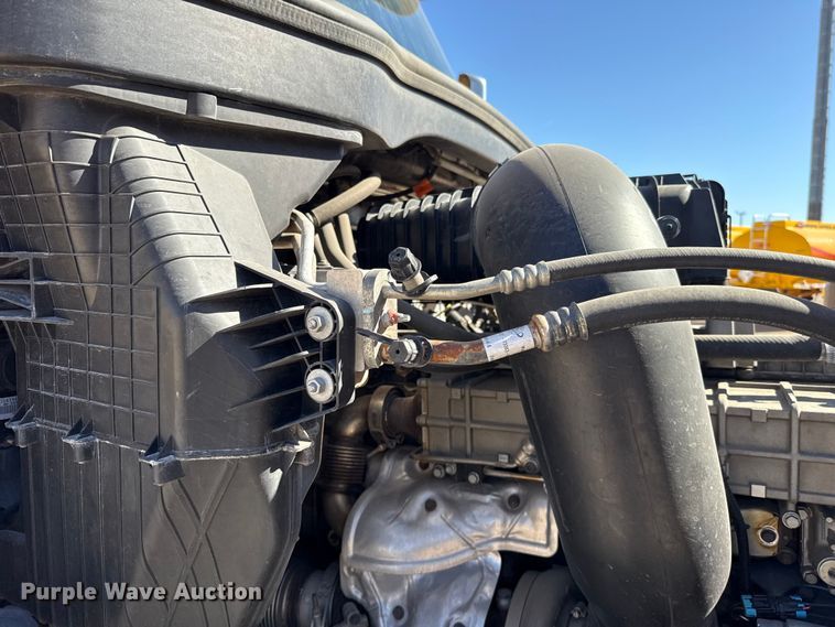 image for item ES5783 2021 Freightliner Cascadia 126 semi truck