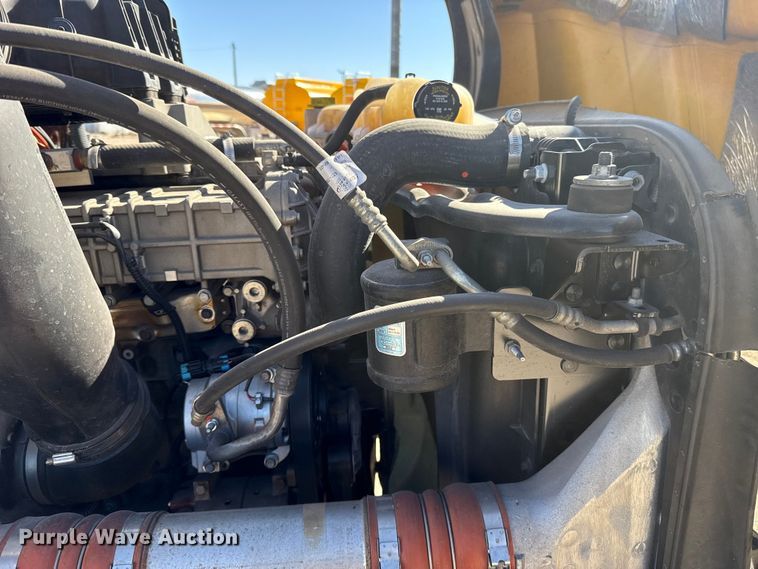 image for item ES5783 2021 Freightliner Cascadia 126 semi truck