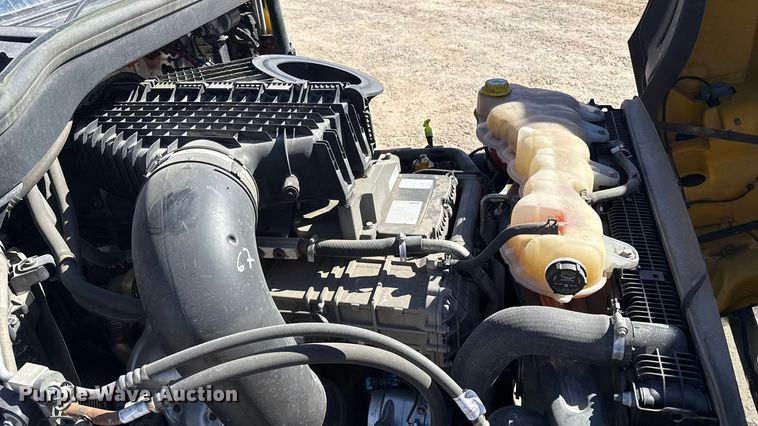 image for item ES5783 2021 Freightliner Cascadia 126 semi truck