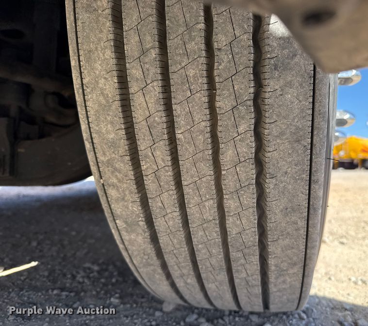 image for item ES5783 2021 Freightliner Cascadia 126 semi truck