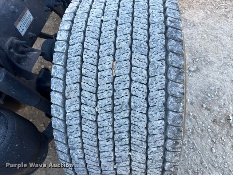 image for item ES5783 2021 Freightliner Cascadia 126 semi truck