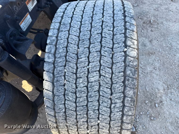 image for item ES5783 2021 Freightliner Cascadia 126 semi truck