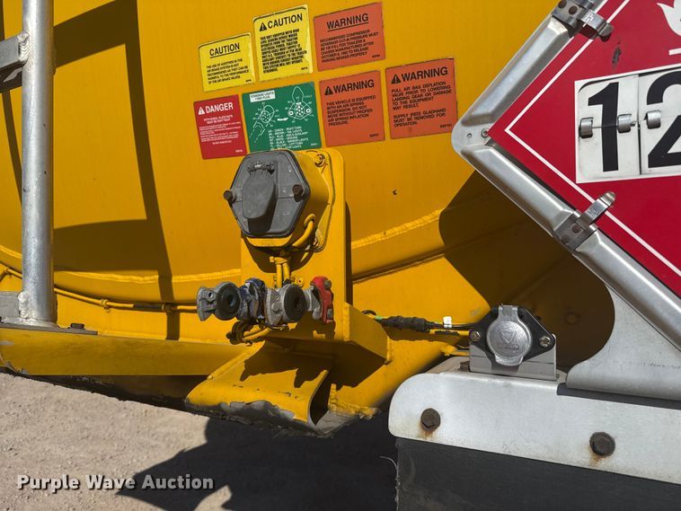 image for item ES5785 2010 Beall BAST-97-3-DC tank trailer