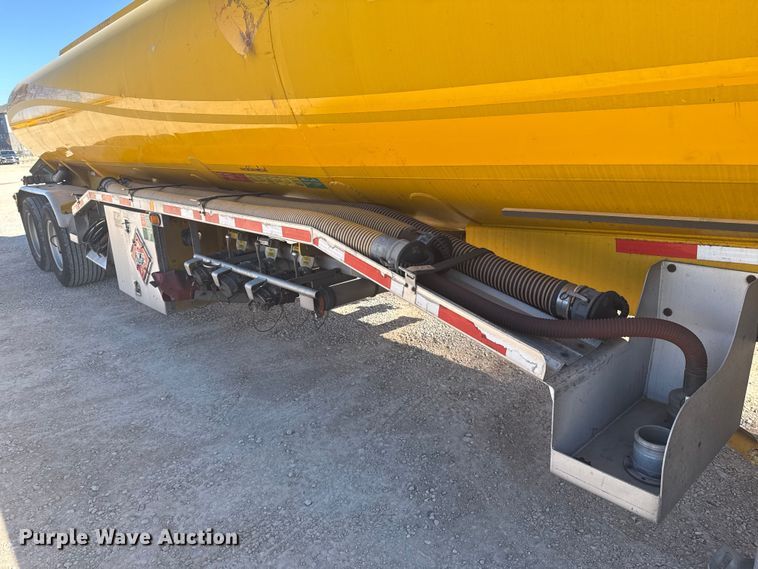 image for item ES5785 2010 Beall BAST-97-3-DC tank trailer