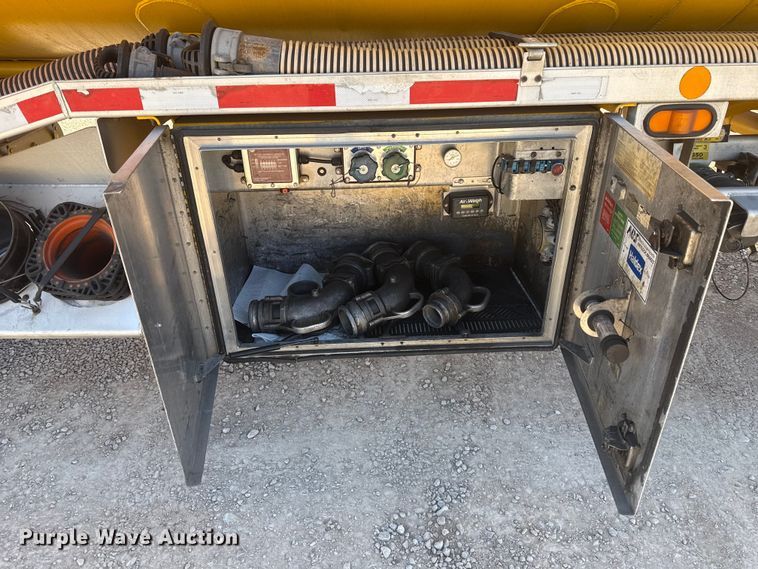 image for item ES5785 2010 Beall BAST-97-3-DC tank trailer