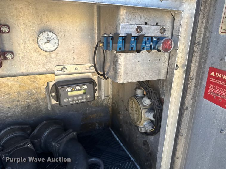 image for item ES5785 2010 Beall BAST-97-3-DC tank trailer