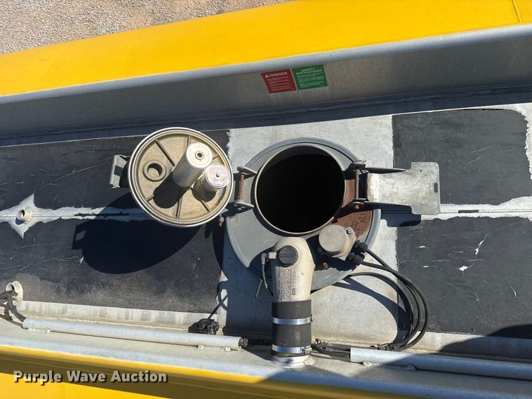 image for item ES5785 2010 Beall BAST-97-3-DC tank trailer