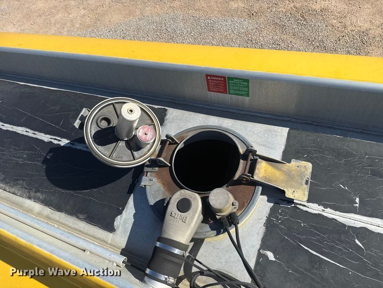 image for item ES5785 2010 Beall BAST-97-3-DC tank trailer