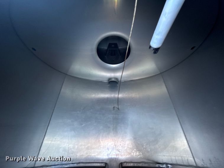 image for item ES5785 2010 Beall BAST-97-3-DC tank trailer