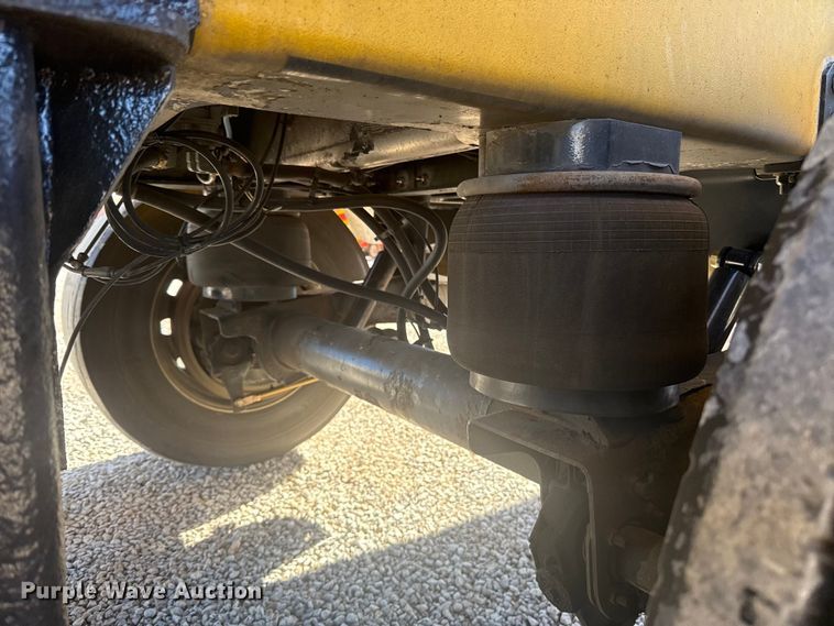 image for item ES5785 2010 Beall BAST-97-3-DC tank trailer