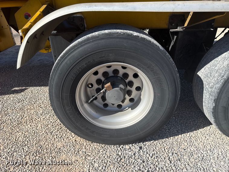 image for item ES5785 2010 Beall BAST-97-3-DC tank trailer