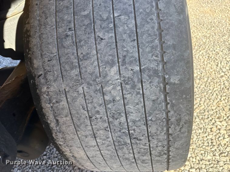 image for item ES5785 2010 Beall BAST-97-3-DC tank trailer