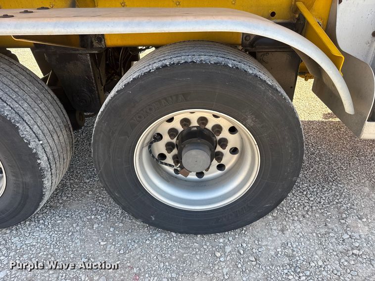 image for item ES5785 2010 Beall BAST-97-3-DC tank trailer