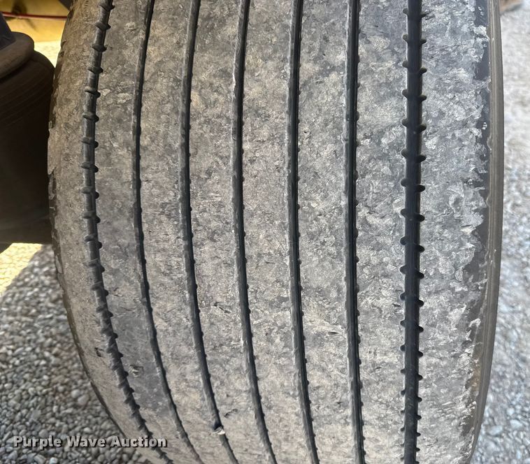 image for item ES5785 2010 Beall BAST-97-3-DC tank trailer