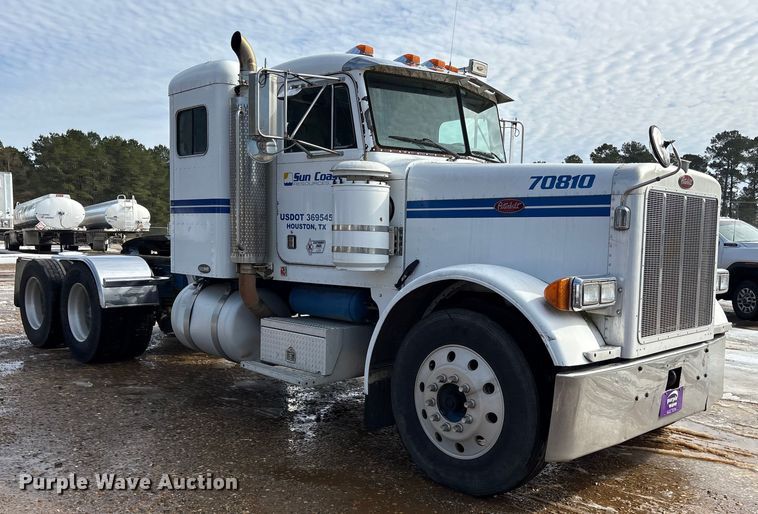 image for item ES8539 2001 Peterbilt 379 semi truck