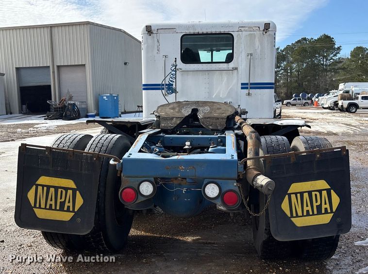image for item ES8539 2001 Peterbilt 379 semi truck