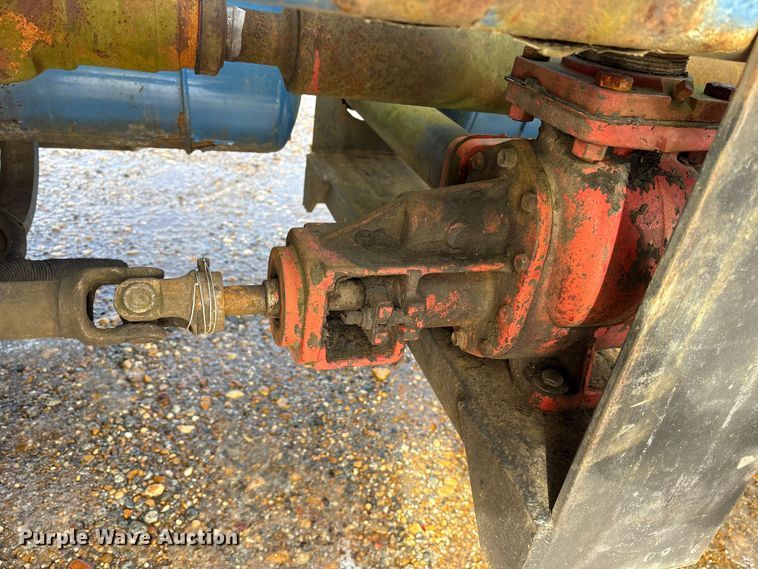 image for item ES8539 2001 Peterbilt 379 semi truck