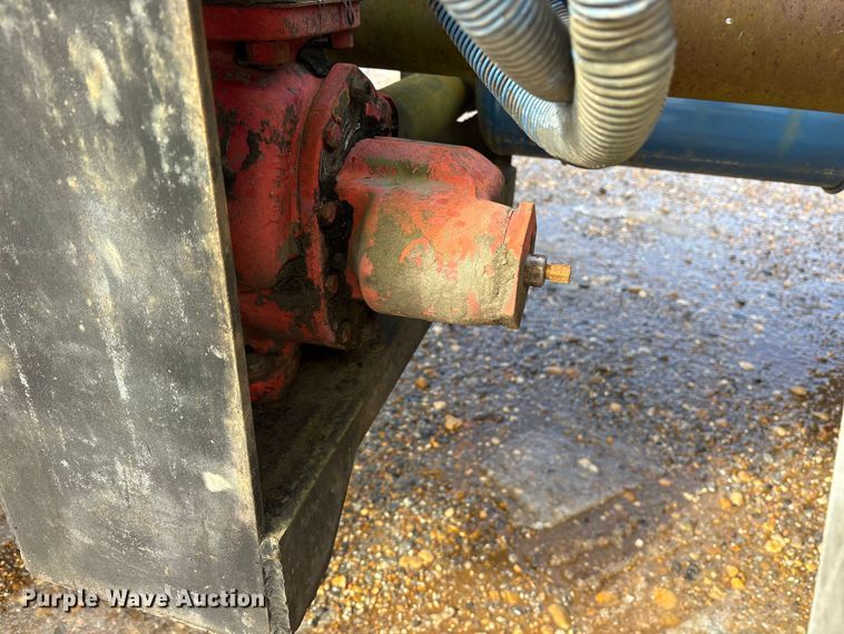 image for item ES8539 2001 Peterbilt 379 semi truck