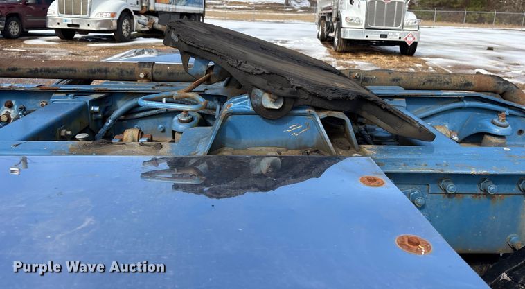 image for item ES8539 2001 Peterbilt 379 semi truck