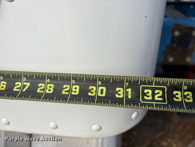 image for item ES8539 2001 Peterbilt 379 semi truck