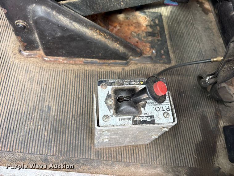 image for item ES8539 2001 Peterbilt 379 semi truck