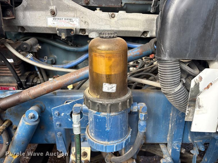 image for item ES8539 2001 Peterbilt 379 semi truck