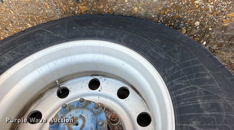 image for item ES8539 2001 Peterbilt 379 semi truck