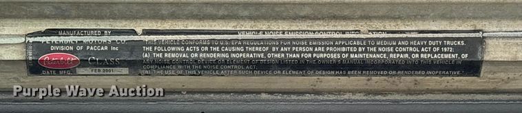 image for item ES8539 2001 Peterbilt 379 semi truck