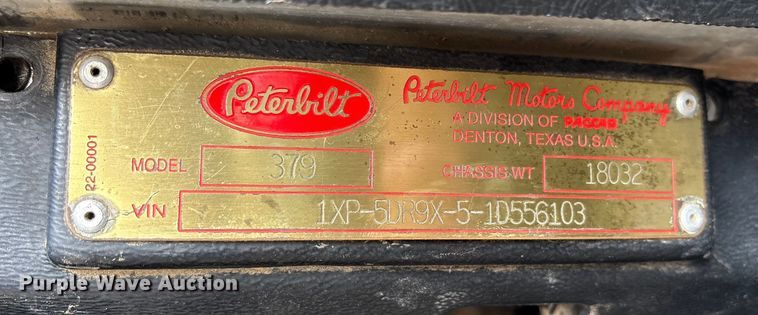 image for item ES8539 2001 Peterbilt 379 semi truck