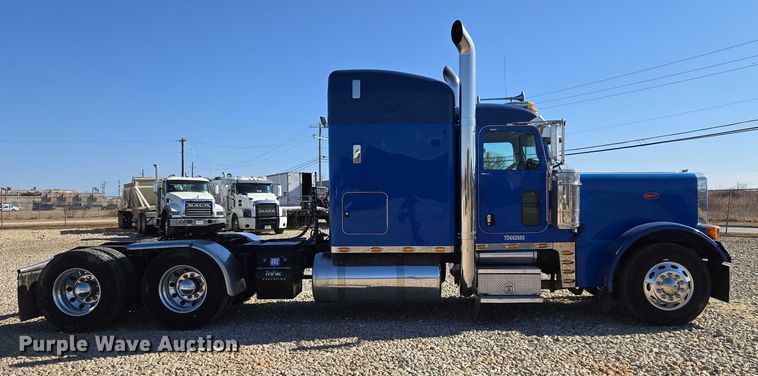 image for item ET1246 2007 Peterbilt 379 semi truck