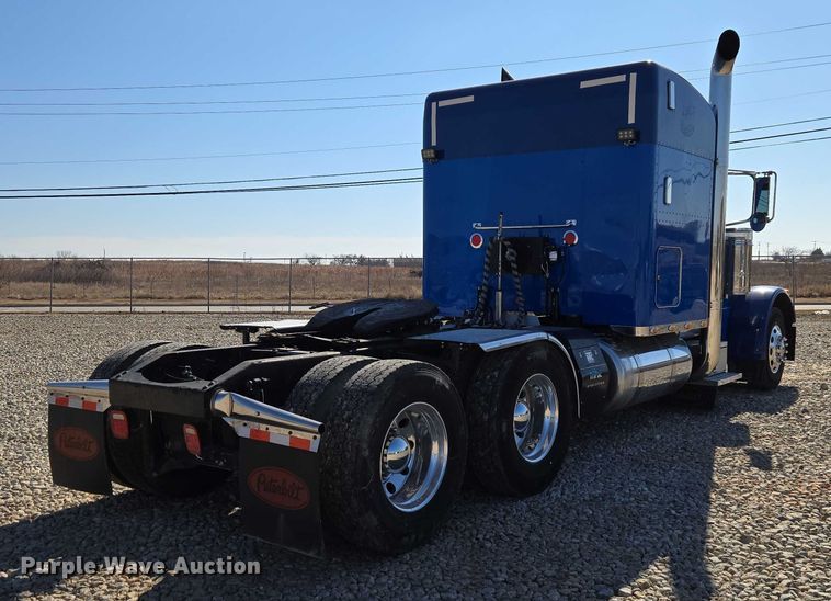 image for item ET1246 2007 Peterbilt 379 semi truck