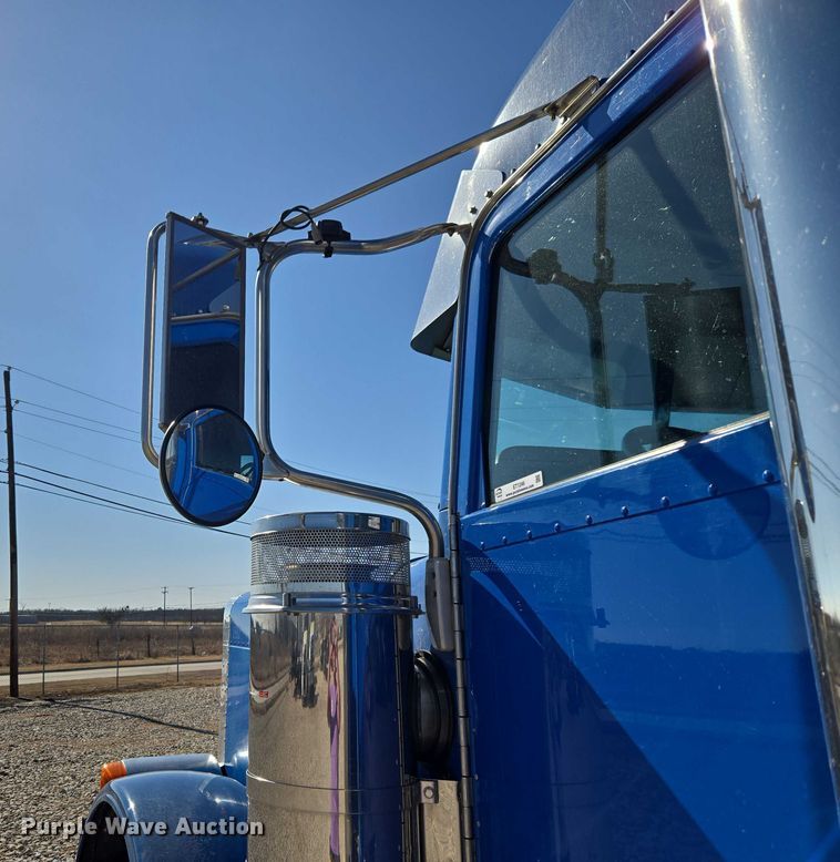 image for item ET1246 2007 Peterbilt 379 semi truck