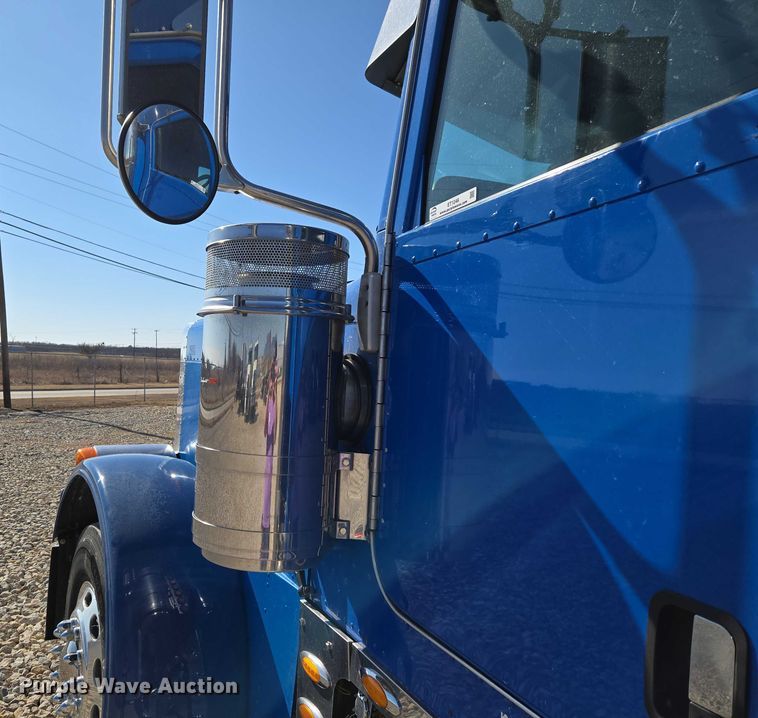 image for item ET1246 2007 Peterbilt 379 semi truck