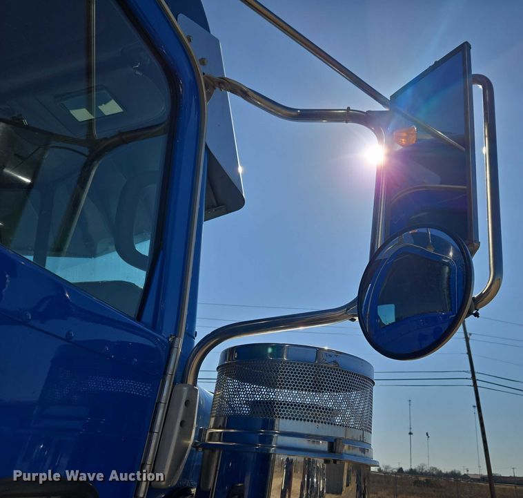 image for item ET1246 2007 Peterbilt 379 semi truck