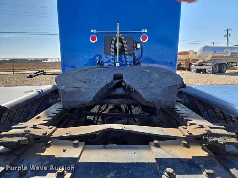 image for item ET1246 2007 Peterbilt 379 semi truck