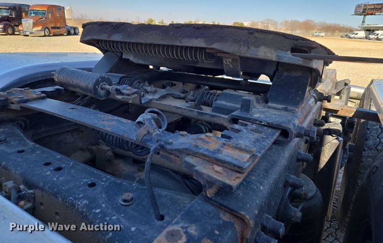 image for item ET1246 2007 Peterbilt 379 semi truck